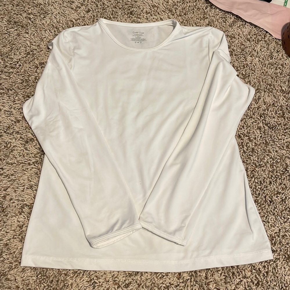 Cuddle duds top. Excellent condition.